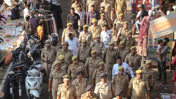 https://salarnews.in/public/uploads/images/newsimages/maannewsimage11102025_183826_Bareilly violence .png